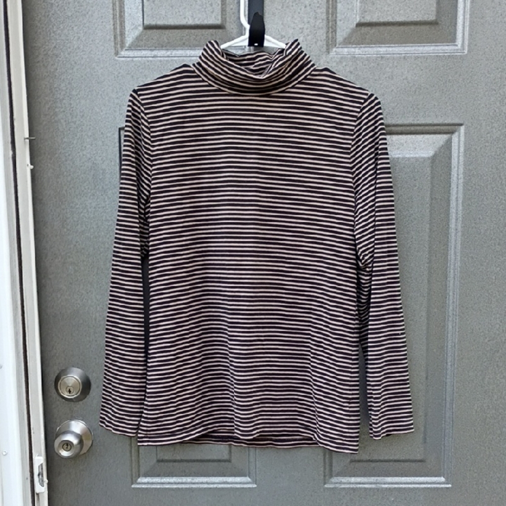 🌻3 For $15🌻Liz Claiborne Black and Tan Striped Turtleneck Size Medium